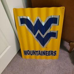 WVU Mountaineers Sign