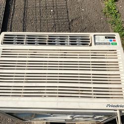 Air Conditioner  11,800 Btu