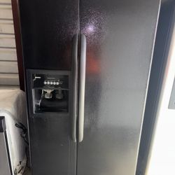 Black Kenmore Refrigerator And Freezer
