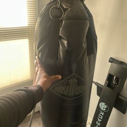 Solid Boxing bag And Hanging Chains (stand Not For Same)