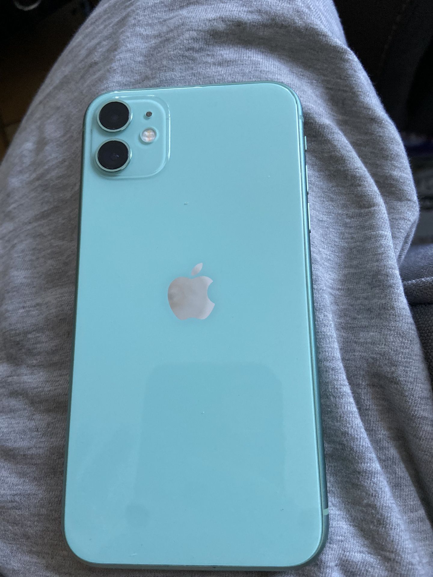 **🚨FOR SALE: Unlocked “APPLE” iPhone 11 (128GB) [Excellent Condition] –ONlY $250 OBO**