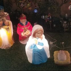 Christmas Nativity Holiday, 6 Piece Set and Includes Holy Family with 3 Wiseman's King's, Lighted Blow Molds, Indoor and Outdoor, Excellent Condition!