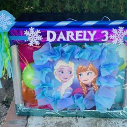 Frozen Theme Piñata With Balloons