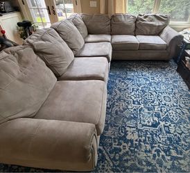 Beautiful L-Shaped Sectional Sofa