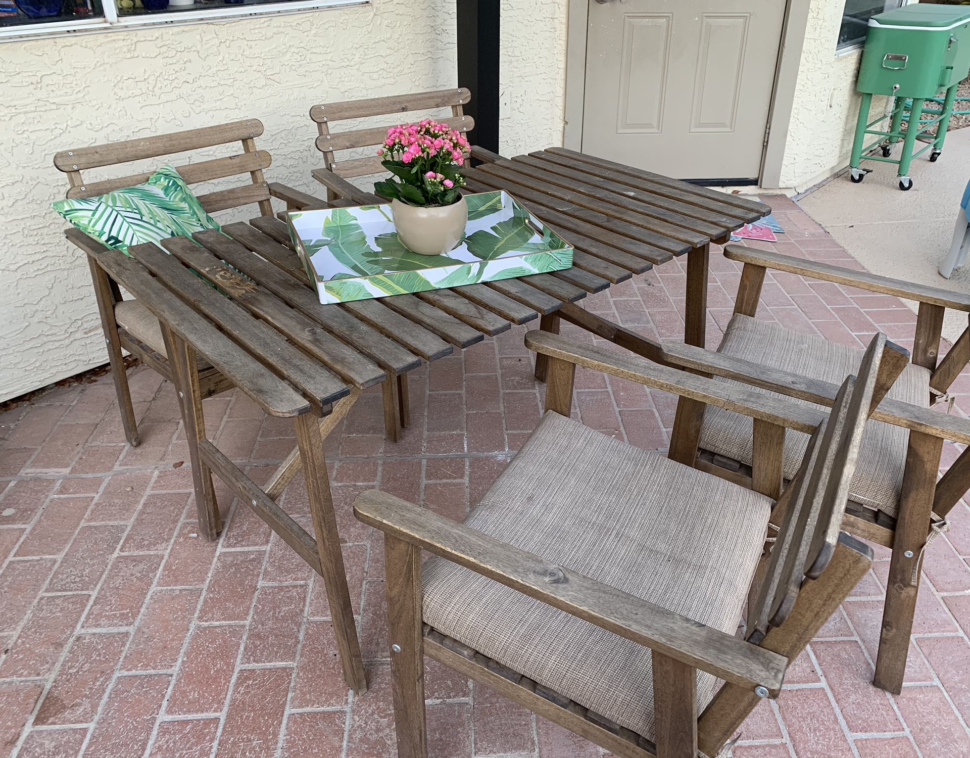 Outdoor patio furniture table