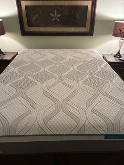 Full mattress and boxspring