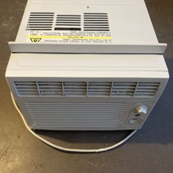 Window AC unit 