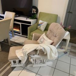 Rocking Chair $55 🚚🍀🎈🚚🚚 