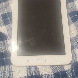 SAMSUNG TABLET WITH 32 SD CARD