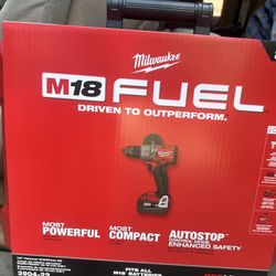 New Milwaukee Hammer Drill With 2 Batteries And Charger 