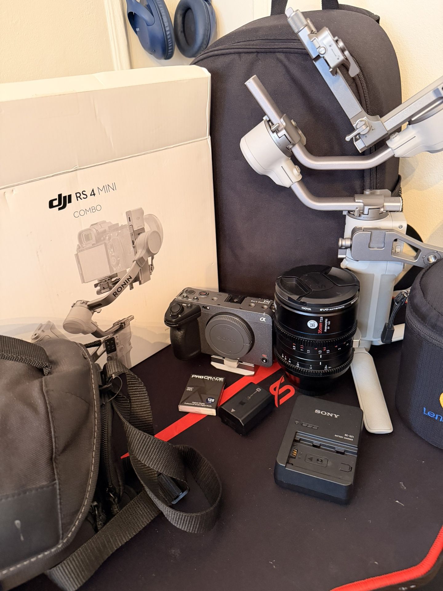 Sony fx3, DJI RS4 mini combo, 35mm SIRUI Lens