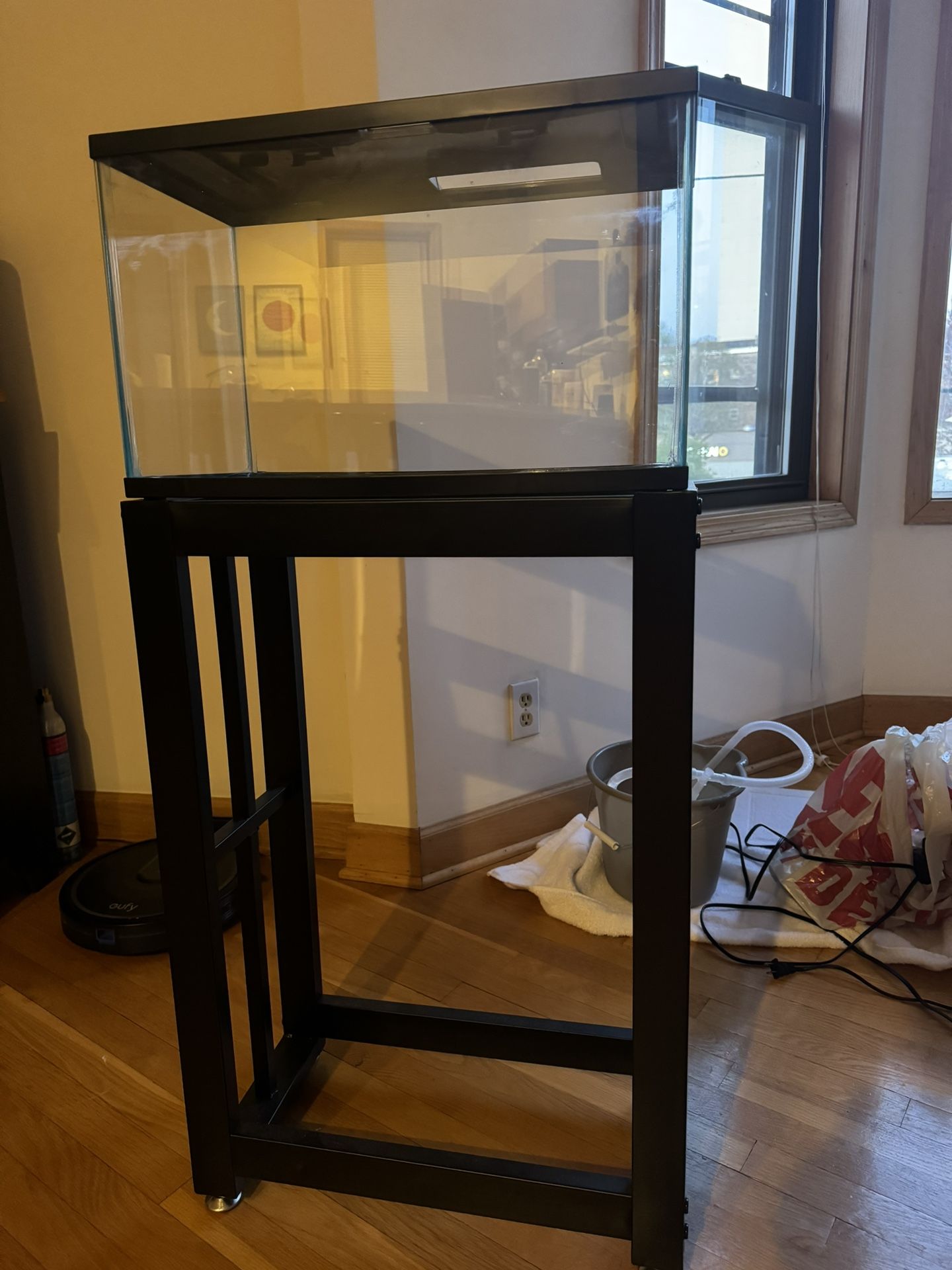 Working 10 gallon Aquarium Tank, Stand And Accessories 