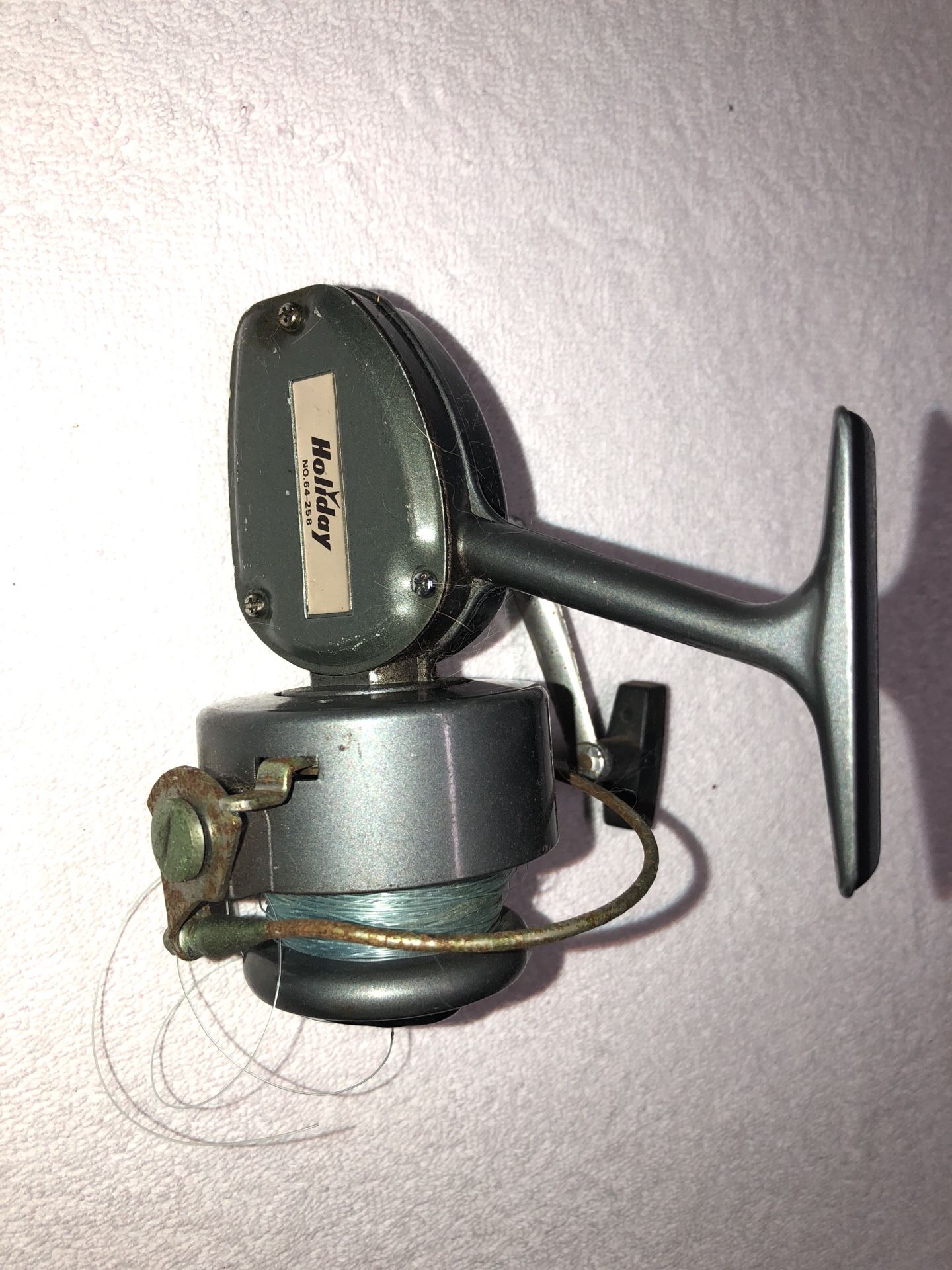 Antique Holiday 64-258 Fishing reel