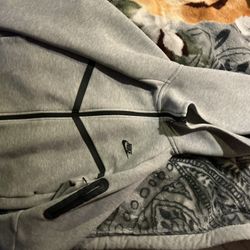 Size Small Nike Tech Negotiable Price📲