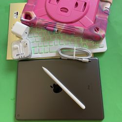 Apple IPad 7th Generation (10.2” Retina / IOS 18 / Touch ID ) 32GB with stylus pen, keyboard, case  & Accessories (128GB $249) 