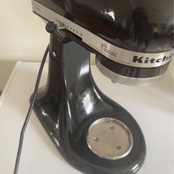 KitchenAid - Classic Series 4.5 Quart Tilt-Head Stand Mixer - K45SSOB - Onyx Black