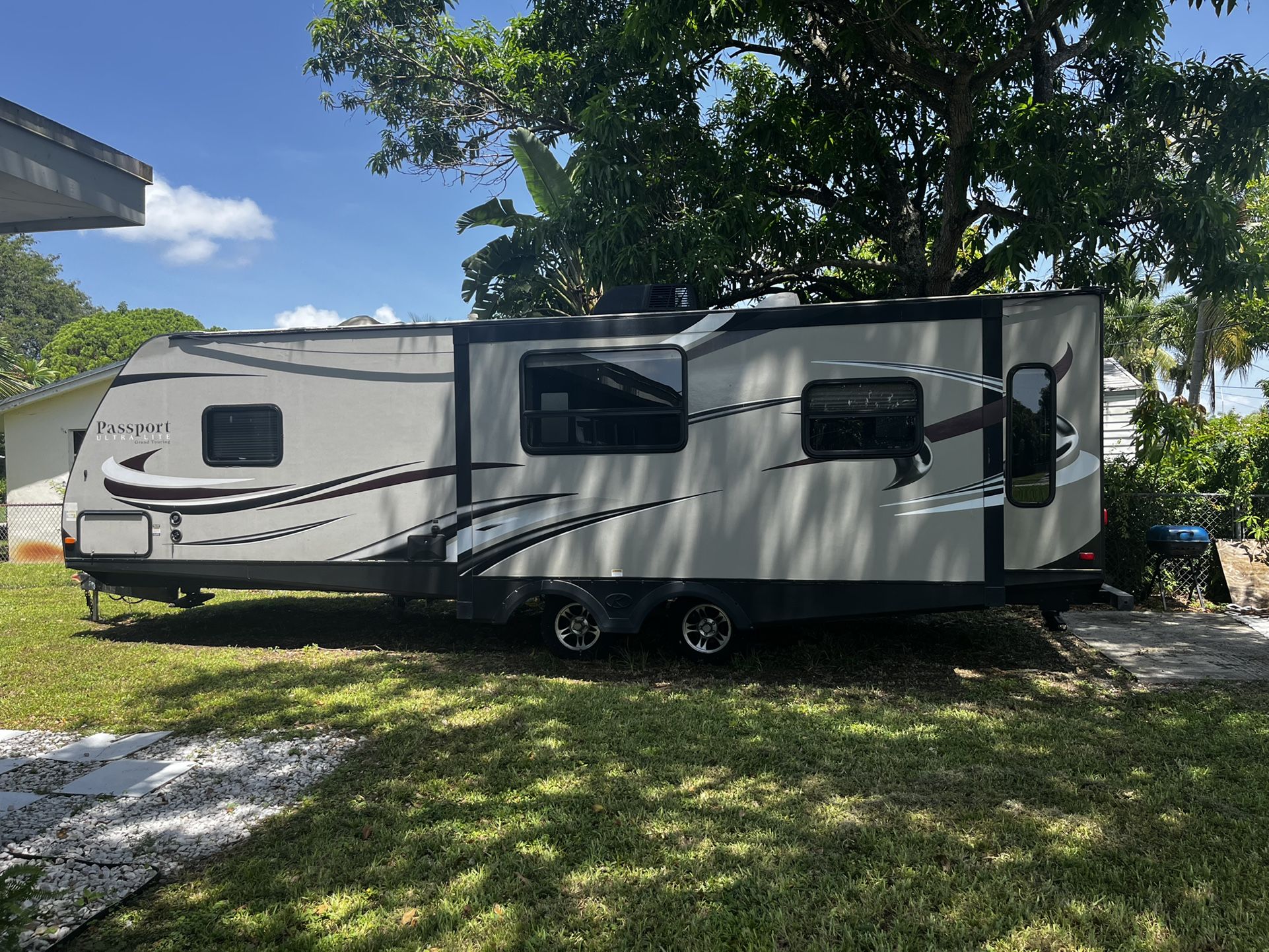 2014 Passport Ultra Lite Grand Touring 2810BH