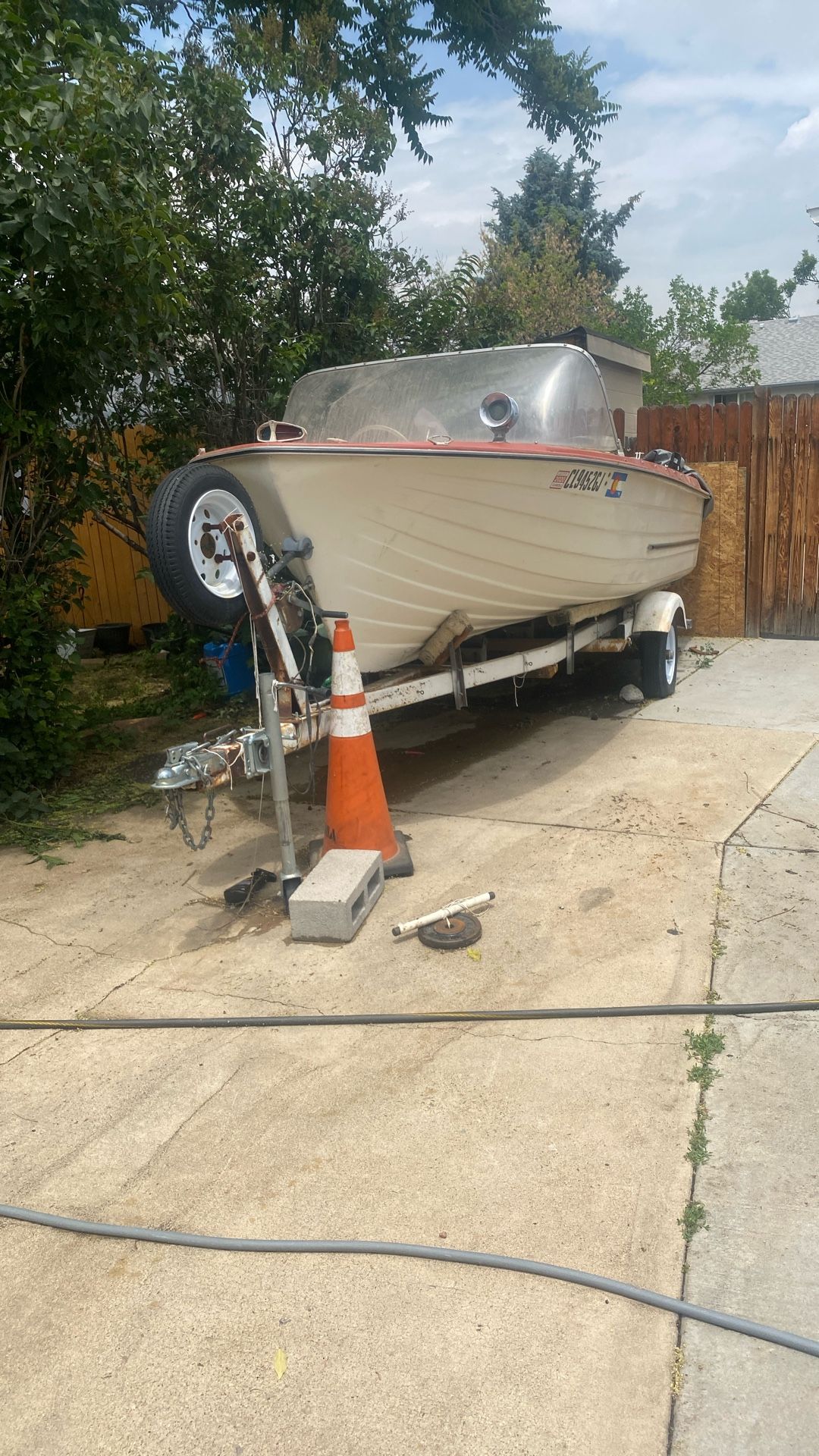 1962 Boat With Evinrude Motor Working Just A Leak On The Lower seal Free