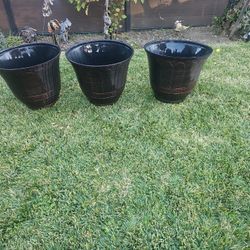 BIG POTS FOR PLANTS  20 WIDTH 17 HIGHT 