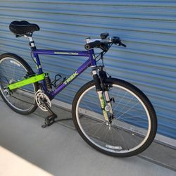 TREK MOUNTAIN BIKE 