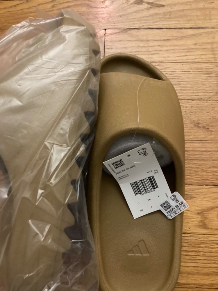 Br New Adidas Yeezy slides bone (2023) men 9 NWOT.