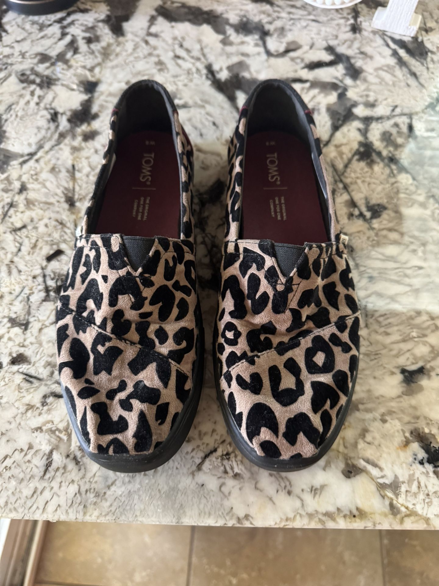 TOMS WOMENS SLIP ONS