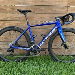 🚴🏻🚀 Corratec CCT EVO Disc AXS – Size 48 – FULL CARBON – High-End Build  If you’re looking for a lightweight, aero, race-ready machine, this Corrate