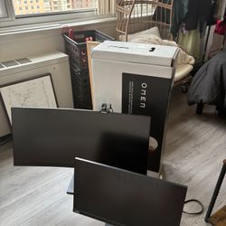 Omen Curve Monitor And Lenovo Monitor 