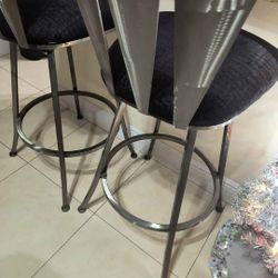 Vintage high end Trendler counter height bar stools!
Like New condition!
Black velvet seats! Weekend Deal Only Firm Price!!
