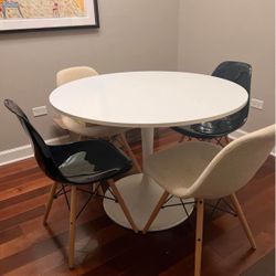 Dining Table And Chairs 42” Round White