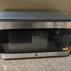GE Microwave For Sale - Like New
