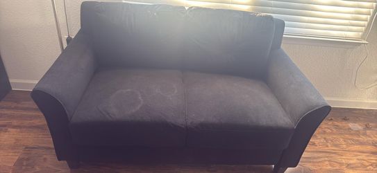 Love Seat In Good Condition 