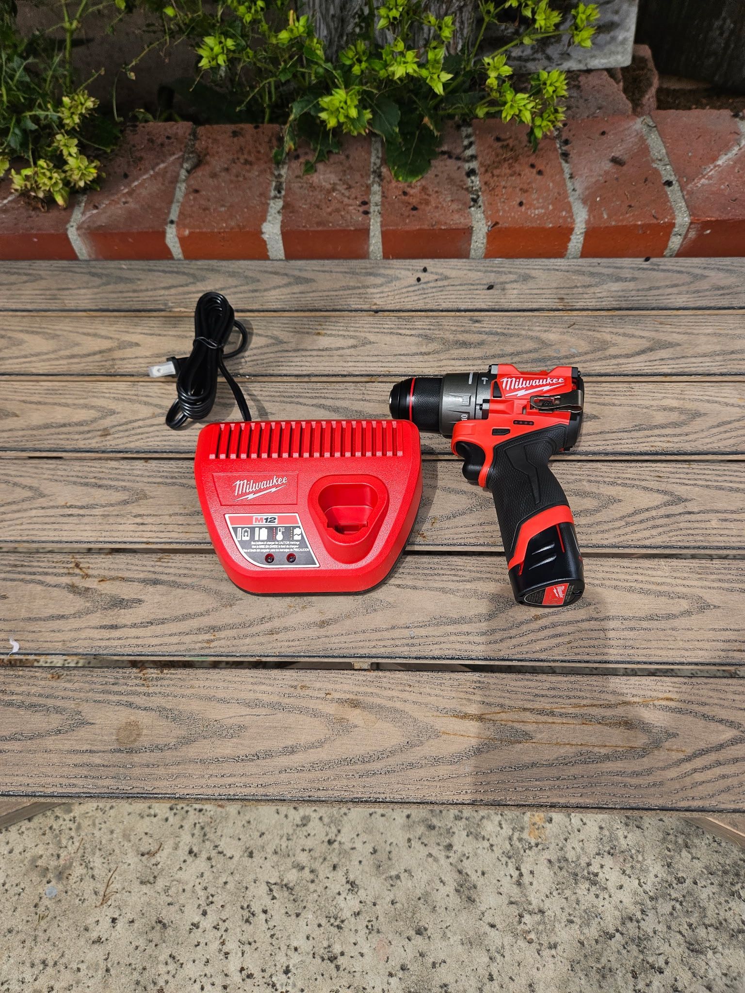 Milwaukee Fuel M12 Hammer Drill Kit