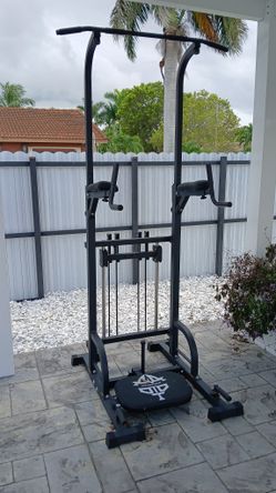 Gym Rack Pull Up Like New