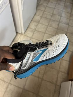 Women’s Brooks Size 9