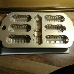 Metal No Stick Train Car Baking Pan. New 