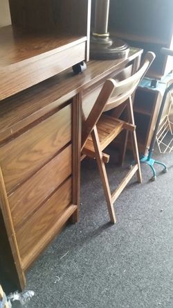 Desk ... 3' wide