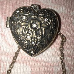 Vintage Sterling Silver Heart Pendent Locket Necklace
