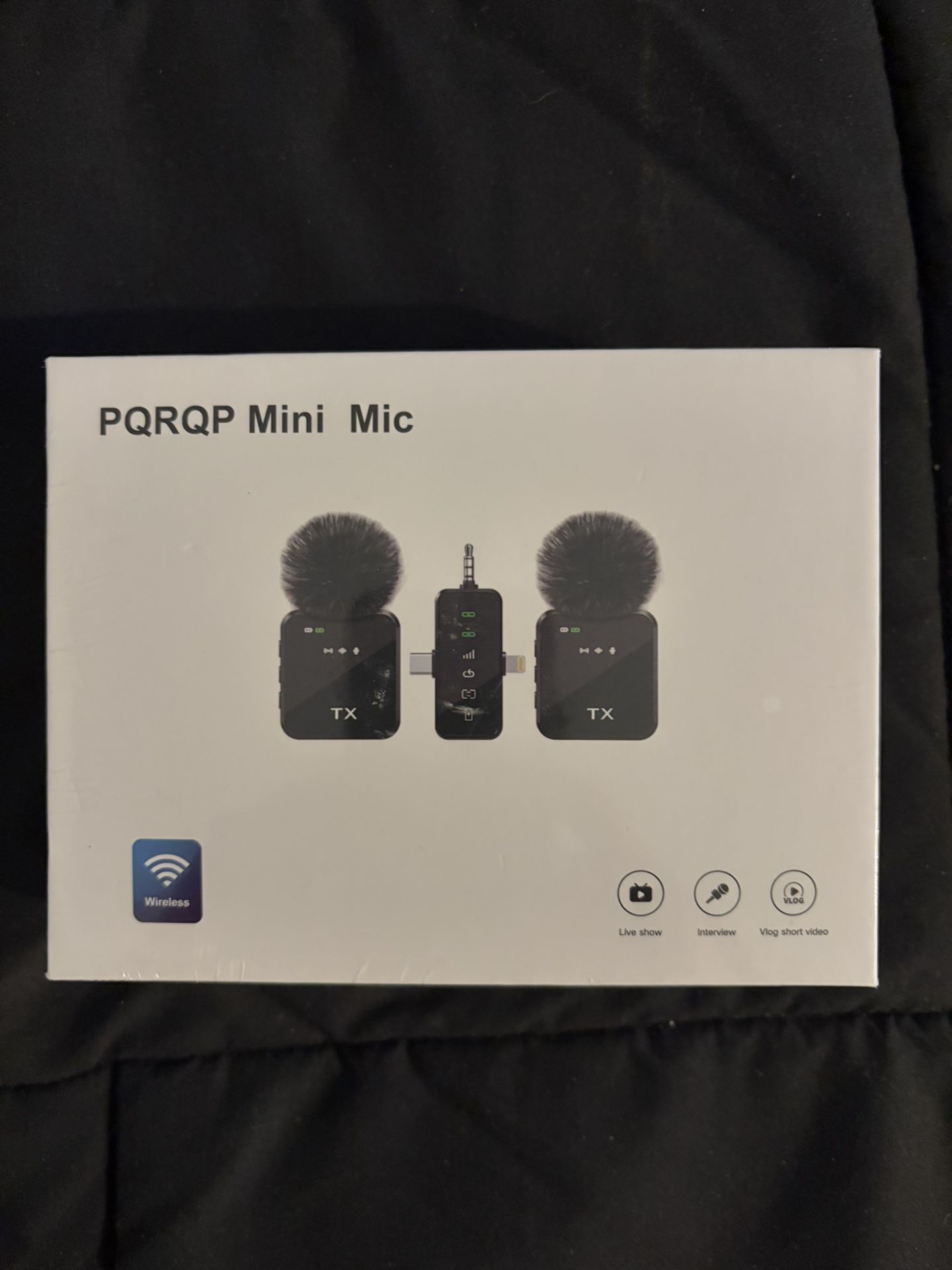 Wireless microphones set