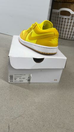 Air Jordan 1s Low Tops Yellow LIKE NEW