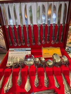 1881 Rogers Arbor Rose Stainless Steel 116 Flatware Set for 12 w/ Case