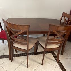DINING TABLE WITH 4 CHAIRS . …… L 60 , W 36 , H 30
