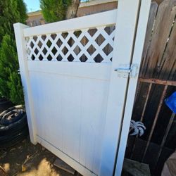 Vinyl Gate