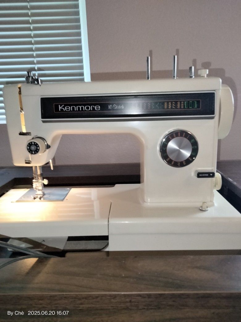 Vintage 1970's Kenmore 10 stitch Model 158
