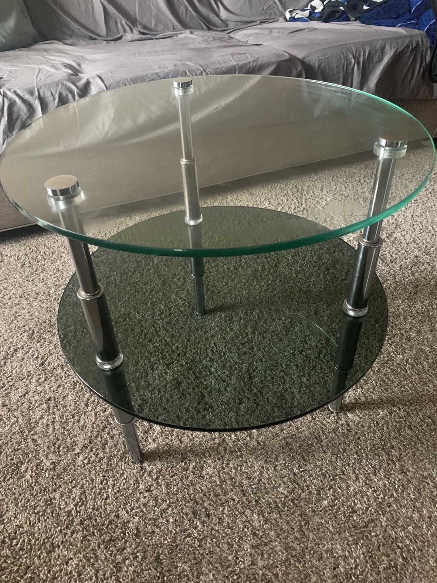 glass table  In Good Condition 