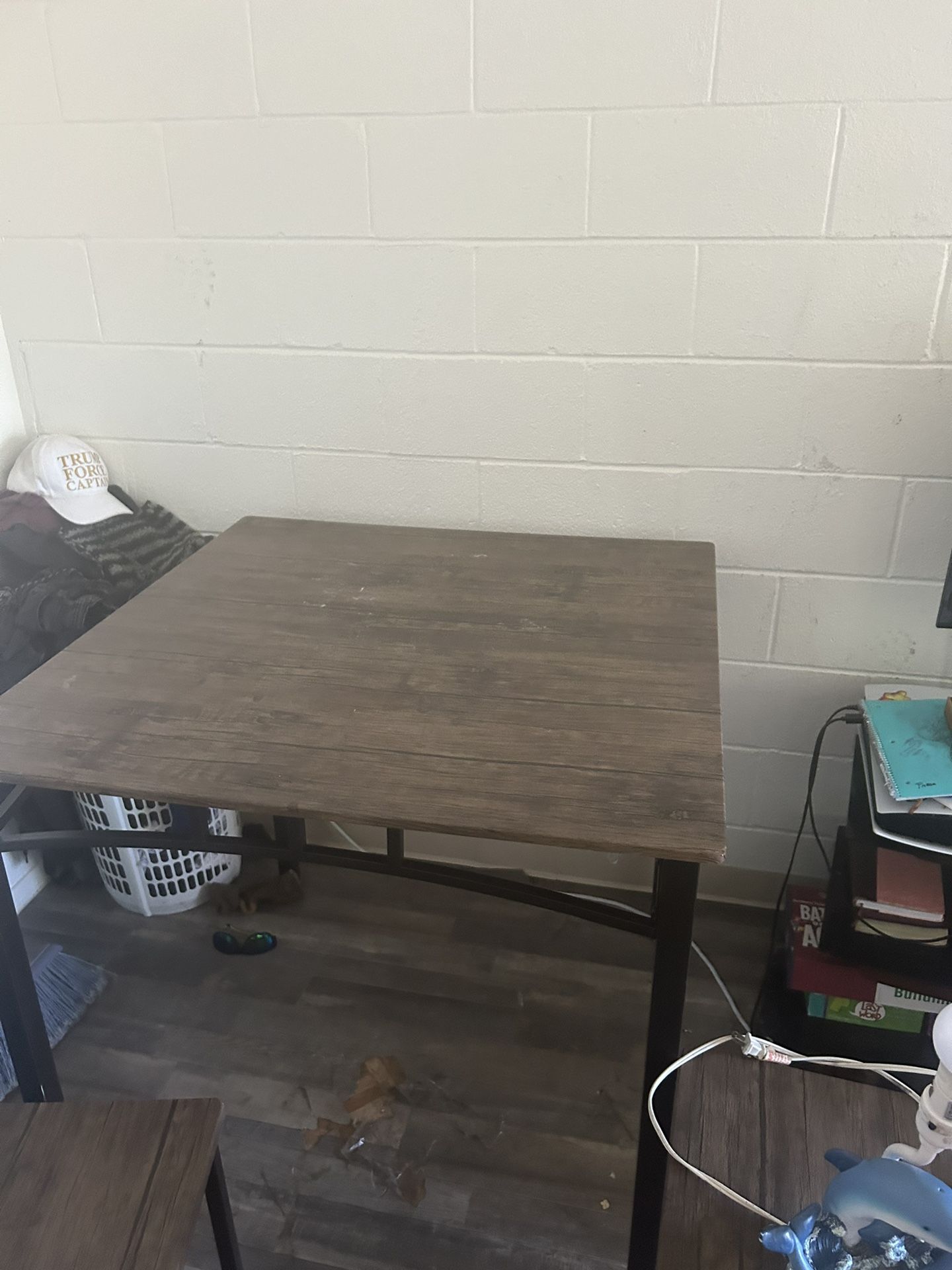 Table & Chairs