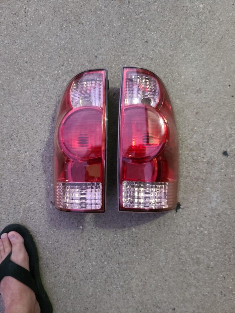 2005-2015 Tacoma Tail Lights - OEM