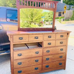 Solid 9-Drawer Dresser With Mirror (Missing 1 Drawer) 