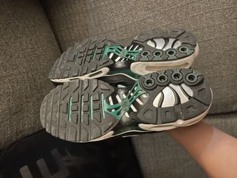 Nike air maxe’s plus