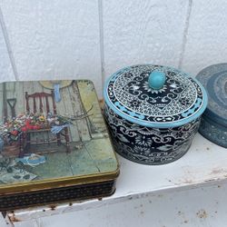 Vintage Tin Set